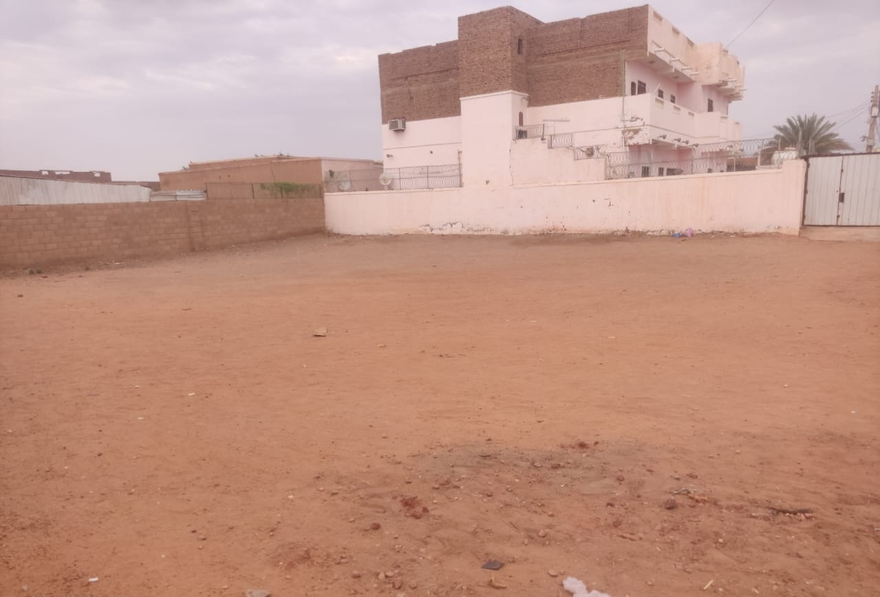 المحيط السكني المجاور للأرض
